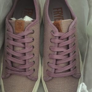 FRYE Gia canvas low lace 6.5